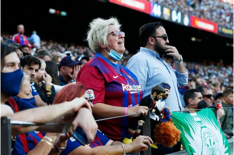 《メッシとロナウド不在の寂しさ》カメラマンが見たクラシコの新風景　17歳ガビや仲良しバルサ＆レアルサポ、殊勲ビニシウスへの“罵倒”(42)