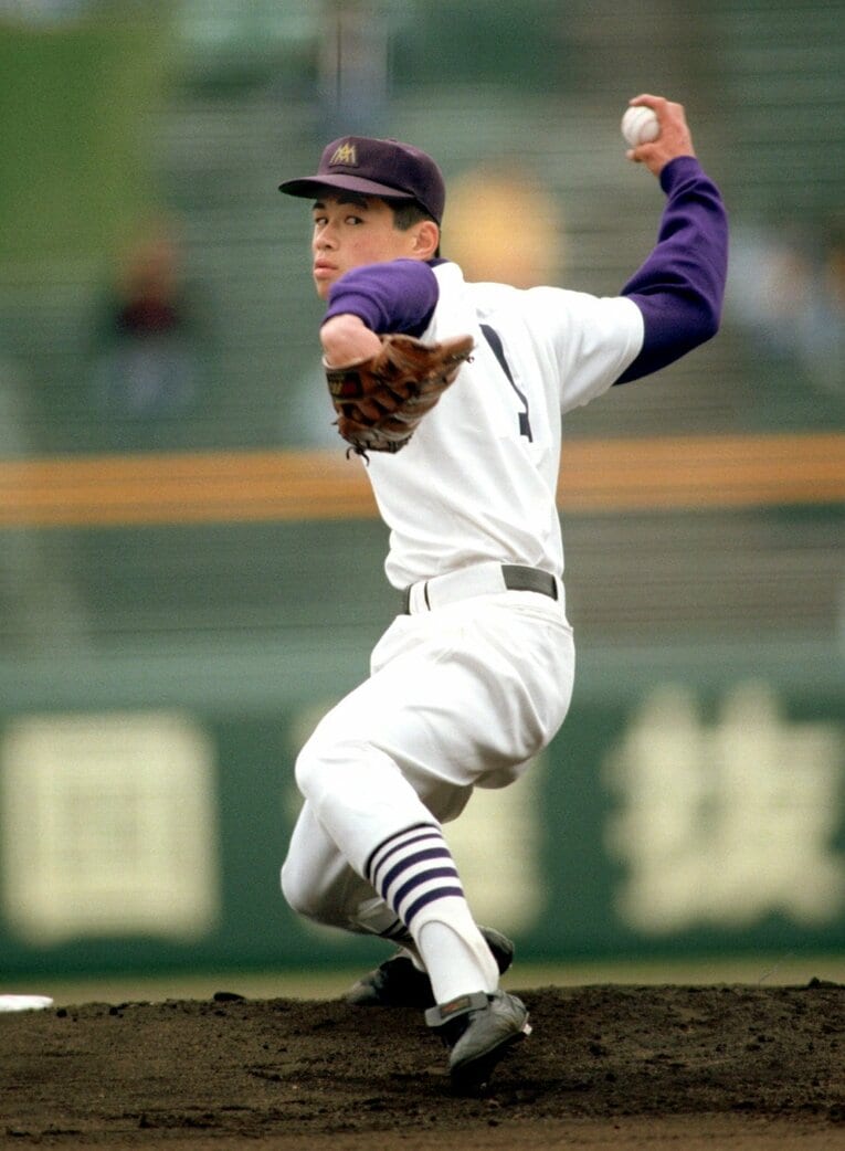 高校時代のイチロー…センバツ甲子園で投げるシーン　©Sankei Shimbun