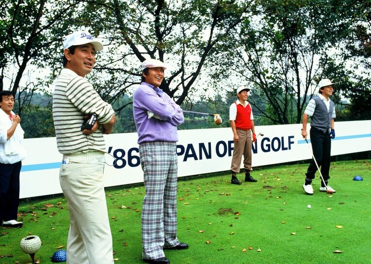 1986年の日本オープン。尾崎将司と同級生の“闘将”星野仙一　©Sports Graphic Number