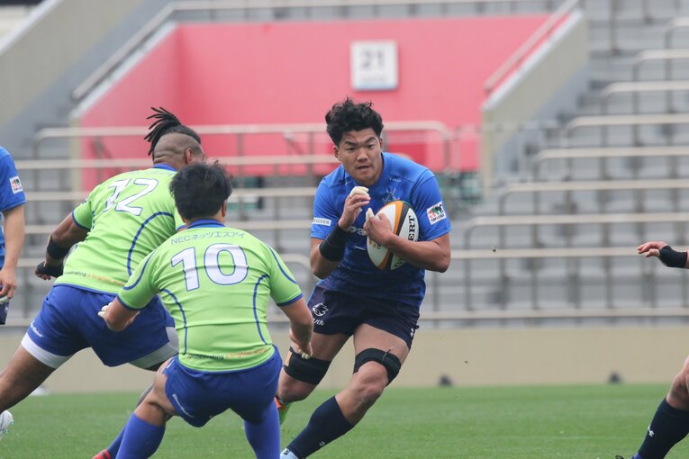 日本代表が揃うパナソニックで出場機会を得る福井。着実に成長する姿に大きな期待が寄せられている　©︎Nobuhiko Otomo