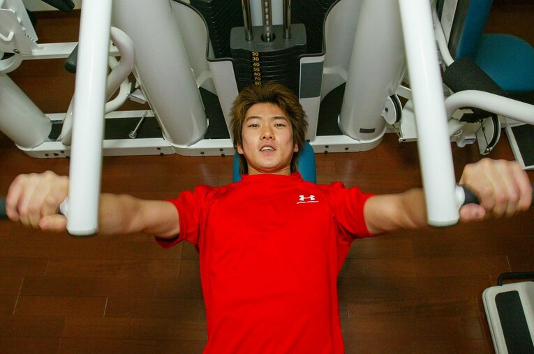 ウエイトトレーニングに励む2003年のノリック ／ photograph by Satoshi Endo