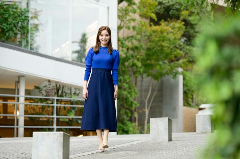 三宅絹紗アナ　©Hirofumi Kamaya