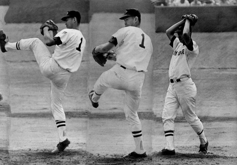 高校（作新学院）時代の江川卓の投球フォーム（1枚目／4）　©KYODO