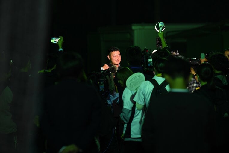 ドラフト指名後…校庭で記念撮影