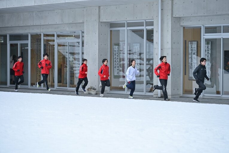 雪の影響もあり、冬場は屋根のある敷地内を走ることも　©Hideki Sugiyama