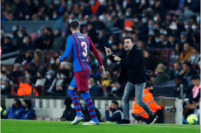 シャビ新監督41歳は暗黒バルサを救えるか 《メッシとの黄金連係・涙を撮ったカメラマン》が就任会見・初采配に見た“希望”とは(22)