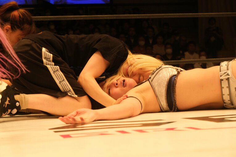 「見栄えなんて関係ない」人気女子レスラー・安納サオリが見せた“底知れないタフさ”…岩田美香戦前、母親に告げられた「勝つまで帰ってくるな」(59)