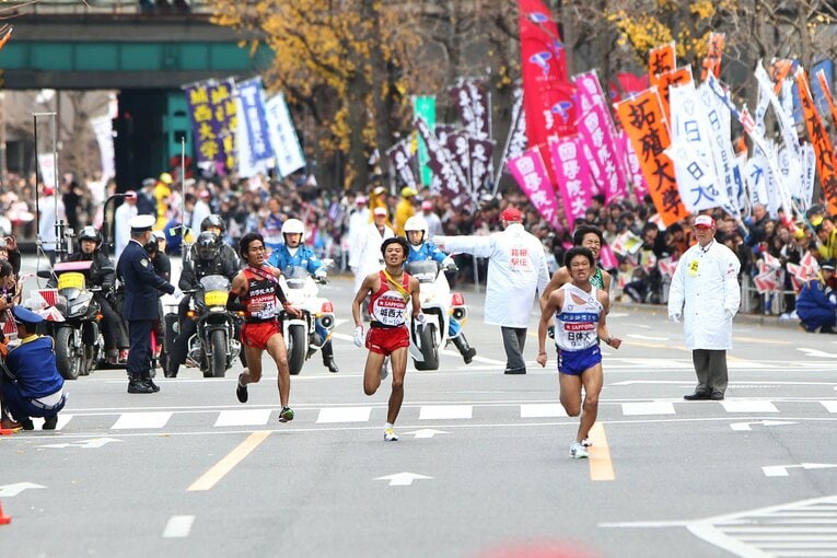 コースミスをして、一時11位に。その後のラストスパートで巻き返し、事なきをえた　©AFLO