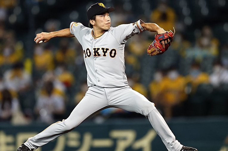 8月6日の阪神戦、8回1死からマウンドに上がった巨人・増田大輝。1四球は与えたものの無安打無失点の力投を見せた。 ／ photograph by KYODO