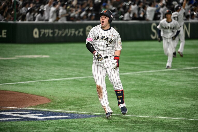 プレミア12ベネズエラ戦、劇的満塁弾の牧がベンチに吼える！【8枚目／全14枚】　©︎Nanae Suzuki