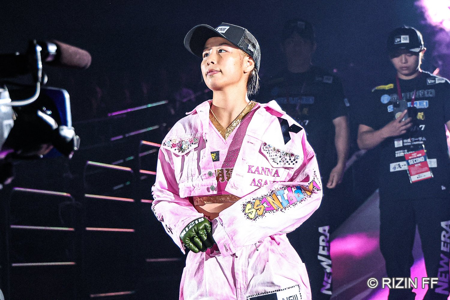 9月29日の『RIZIN.48』、引退試合のリングに入場する浅倉カンナ　©RIZIN FF
