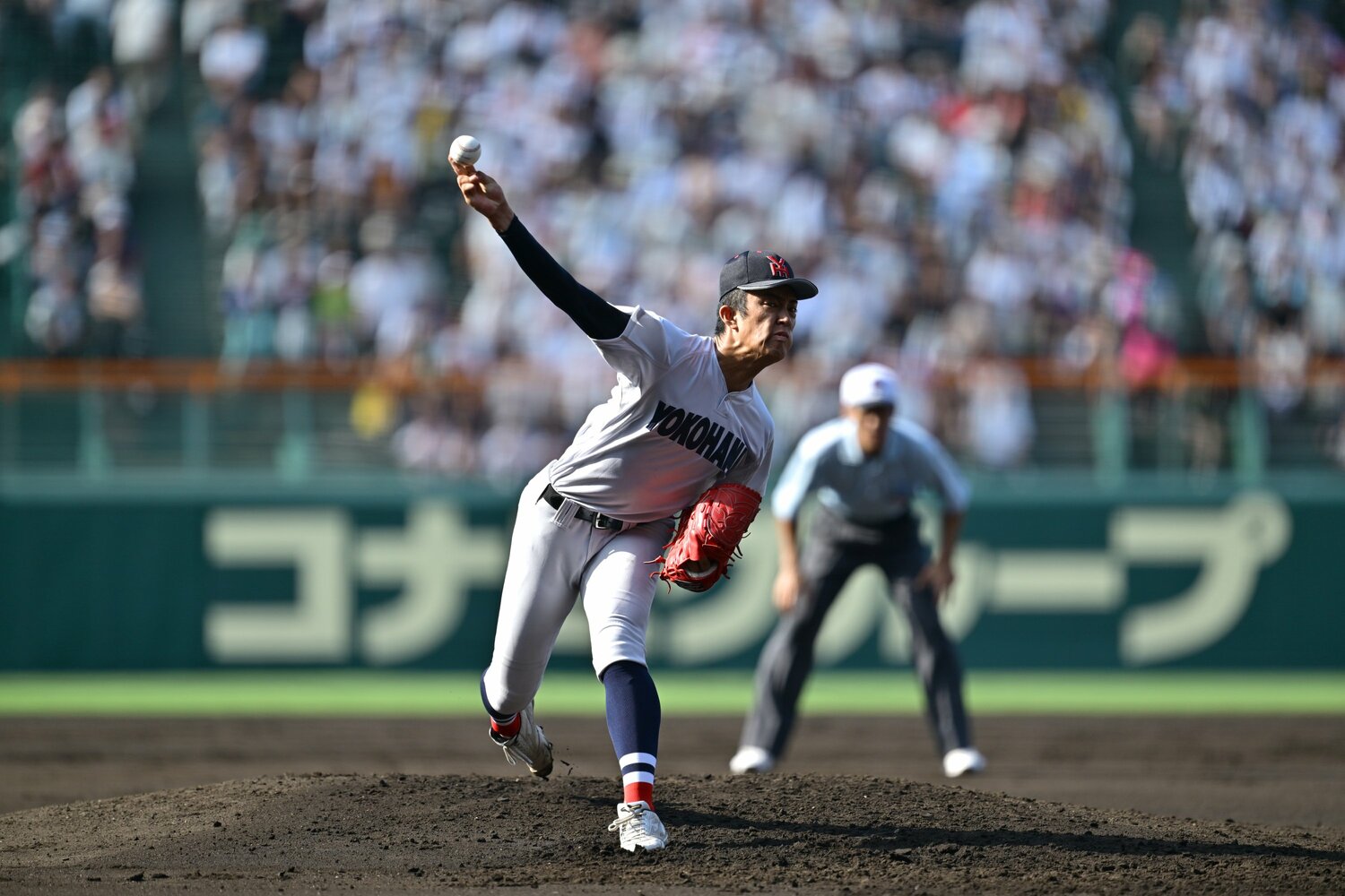 甲子園最速タイの156キロを連発した横浜の織田。彼のような競合必死の選手意外にも「隠れた逸材」が… ©Hideki Sugiyama