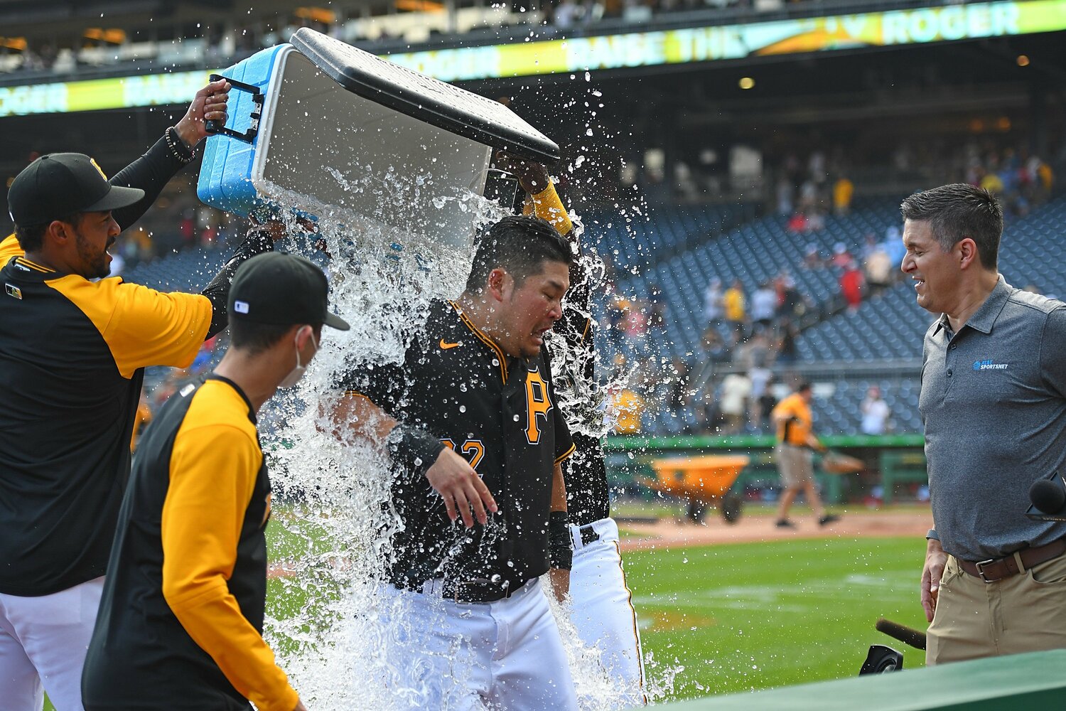 8月末のカージナルス戦ではサヨナラ本塁打を放ち、チームメートから手荒い“水ぶっかけ祝福”も　©Getty Images