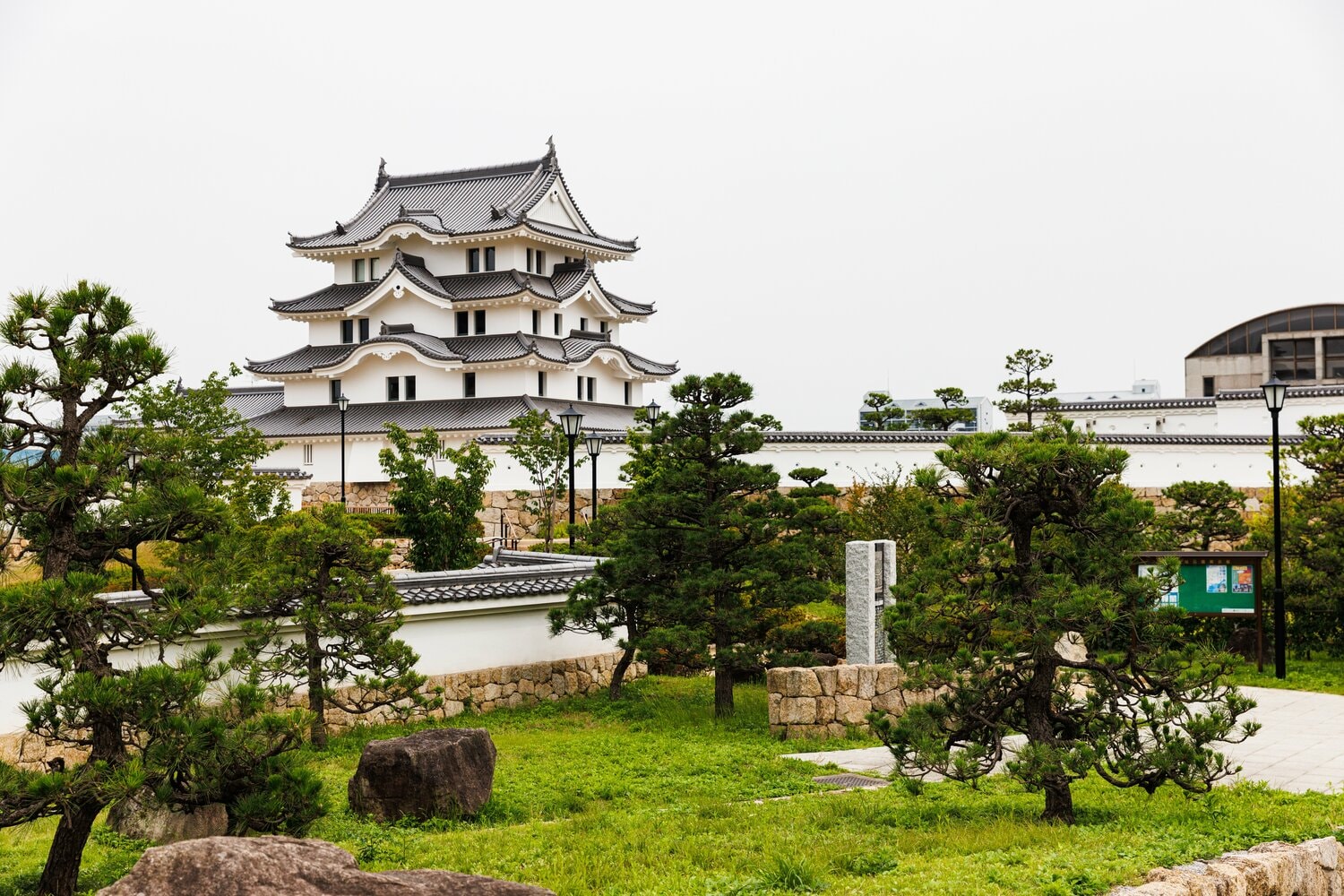 阪神尼崎駅の南東にある尼崎城。江戸時代に尼崎藩が置かれた