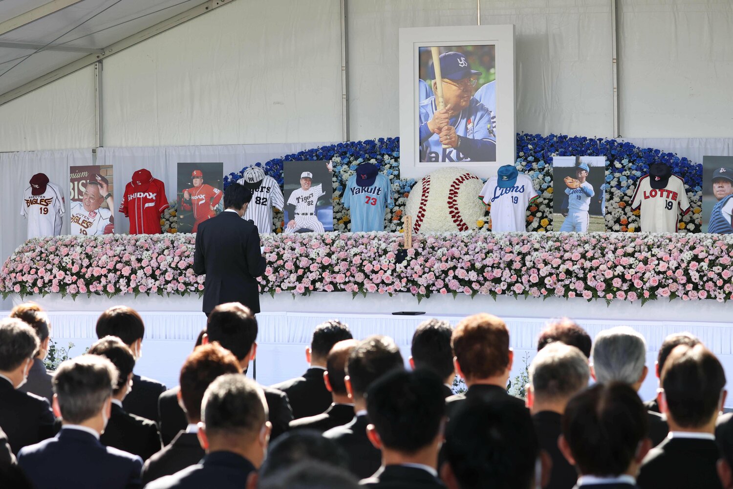 「あなたに褒められたのはたった1度…」。2021年12月11日、「野村克也をしのぶ会」で弔辞を読む江本氏 ©JIJI PRESS