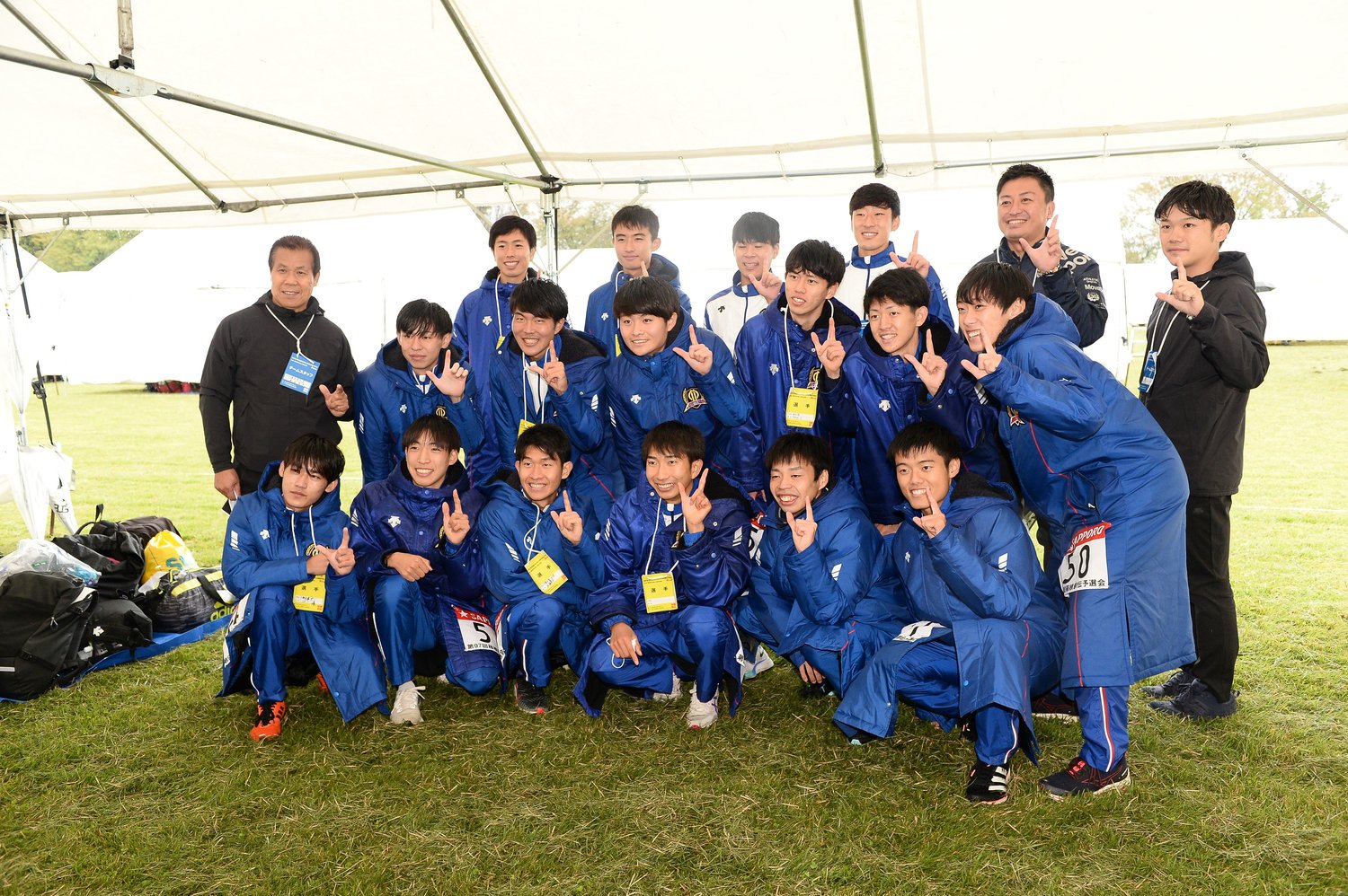 昨年の箱根予選会にて（左下2番目に三浦）　©JMPA