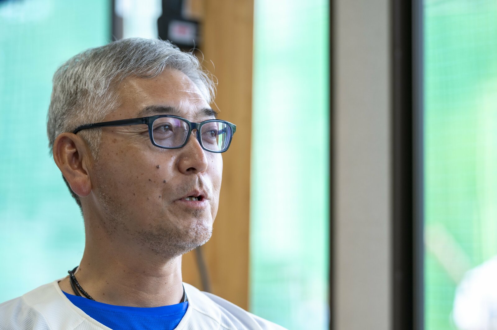 20年以上チームを率いる青栁監督 photograph by Takuya Sugiyama