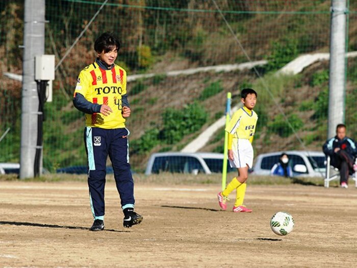 栄光の“鹿島の10番”は北九州へ――。東福岡高出身・本山雅志の夢は続く。＜Number Web＞ photograph by Akane Suo