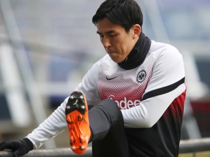 「長谷部誠、引退か」報道に現地の旧知記者は“強烈な違和感” ウェブ翻訳ツールと実際のニュアンスの違いとは＜Number Web＞ photograph by Getty Images