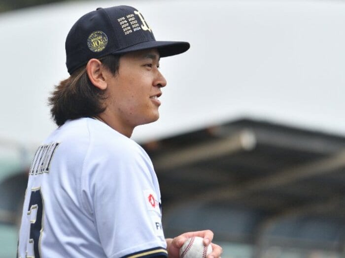 オリックスの開幕投手・宮城大弥に聞いた「山下舜平大はライバルですか?」その答えに見えた“愛されキャラ”だけじゃない「新エースの肖像」<Number Web> photograph by Hideki Sugiyama