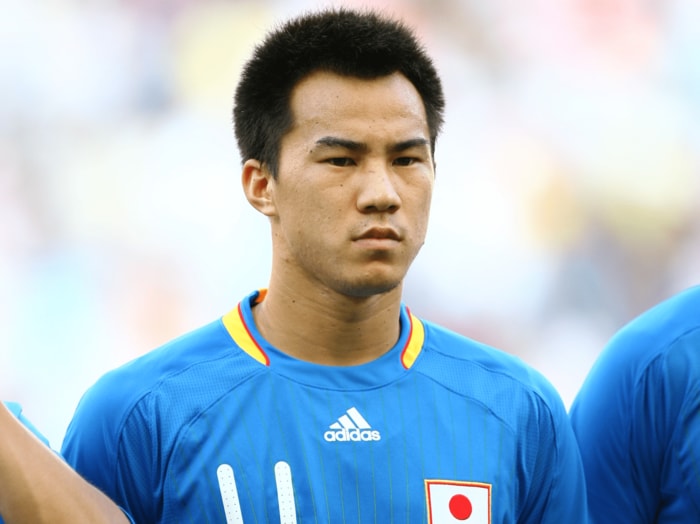 「岡ちゃん、本当にオリンピック行けるぞ」岡崎慎司が“クビ候補”から一気に日本代表に駆け上がった日「あの衝撃は今も忘れられない」＜Number Web＞ photograph by JMPA