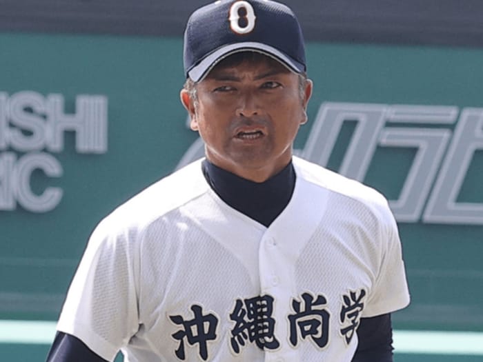 「比嘉監督はイタズラ好き」「僕は正直怖い」沖縄尚学選手たちが証言…比嘉公也監督44歳とは何者なのか？ 社会科授業を週15コマ「比嘉先生の授業が一番好き」＜Number Web＞ photograph by Sankei Shimbun