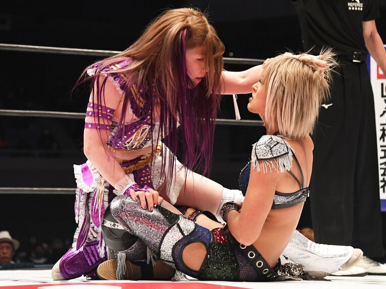 ジュリアと中野たむの「髪切りマッチ」　©Masashi Hara