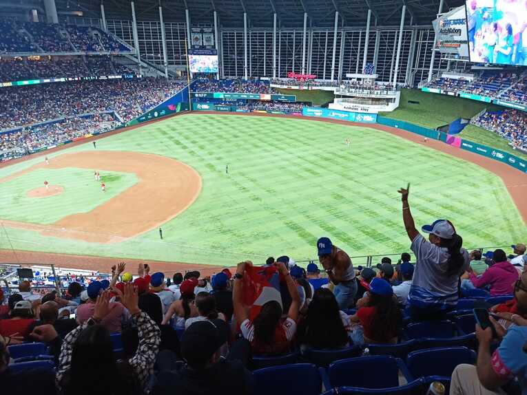 スタジアムの様子。明らかに陽気そう　©Hiroaki Sawada