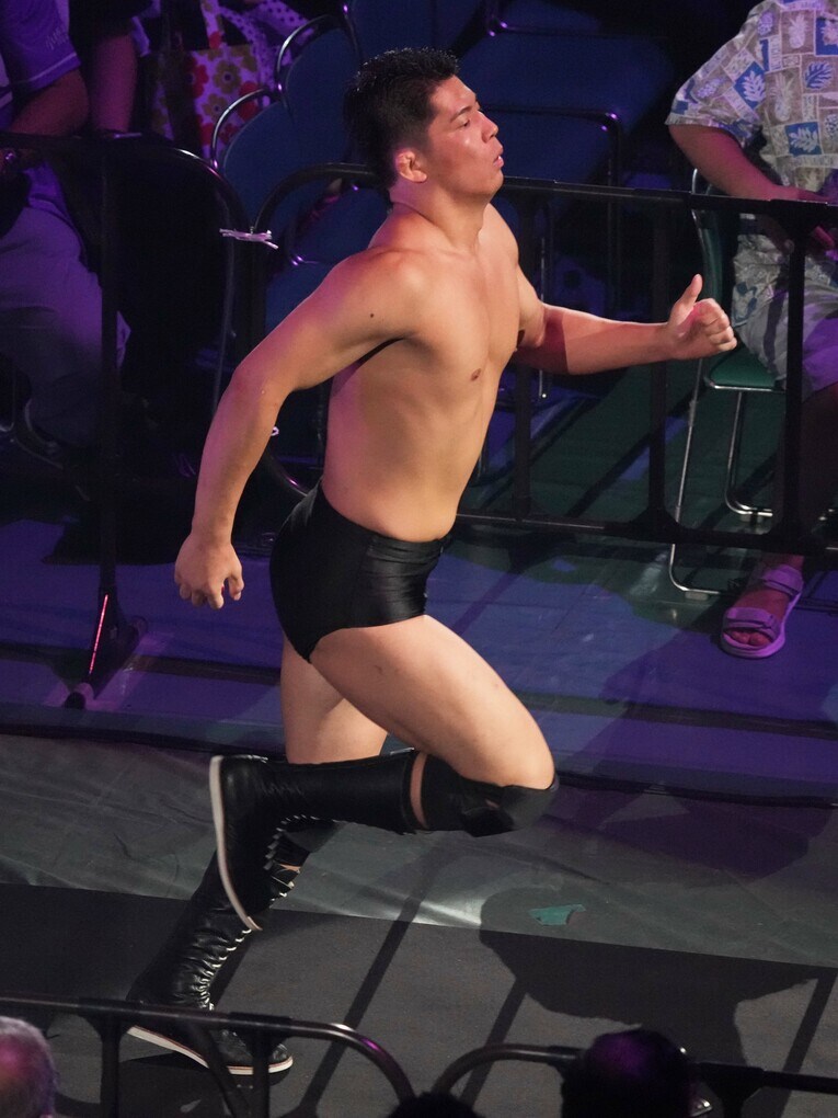 武道館の花道を走る安齊勇馬