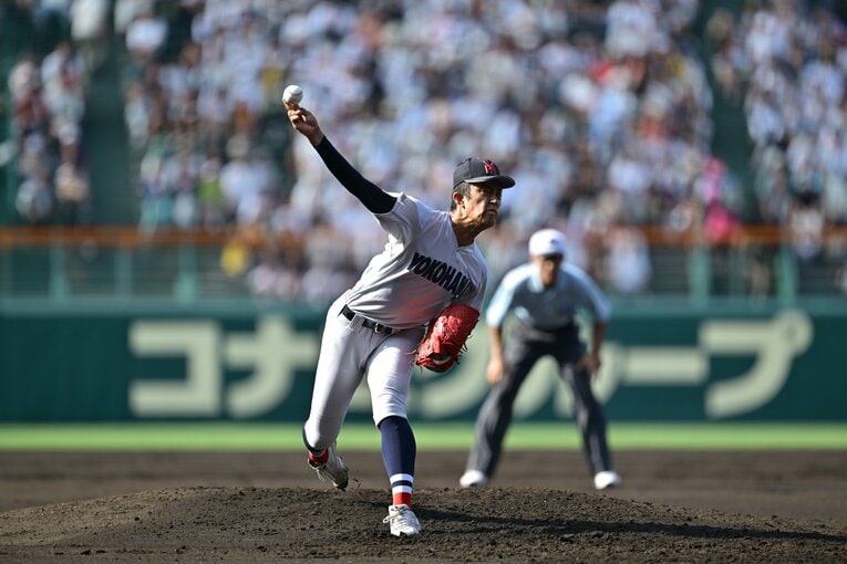 甲子園最速タイの156キロを連発した横浜の織田。彼のような競合必死の選手意外にも「隠れた逸材」が… ©Hideki Sugiyama