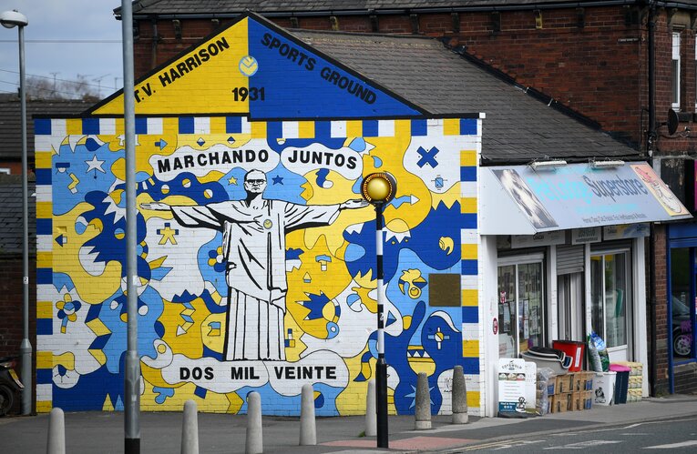 リーズの街中に描かれたビエルサの“肖像画”　(C)Getty Images