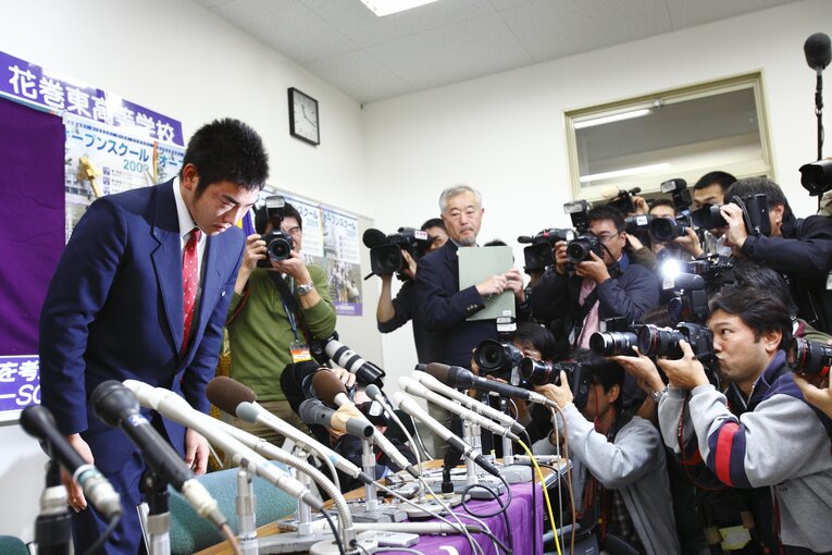 指名後、会見を行った菊池雄星　©Tamon Matsuzono