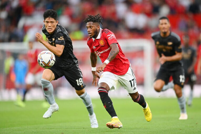 ユナイテッド戦、フレッジとマッチアップする冨安　©Getty Images