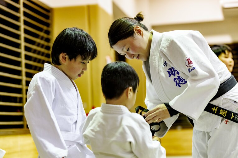昨年から子供たちを指導する染宮さん（四街道警察・警和会）　©︎Kiichi Matsumoto