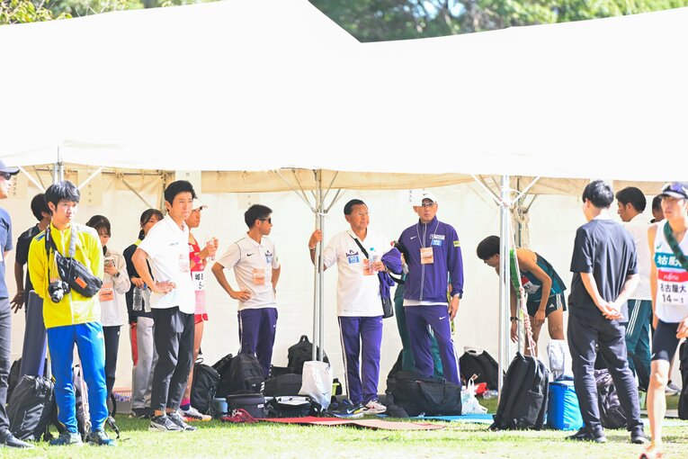 出雲駅伝スタート前の駒澤大陣営　©Nanae Suzuki