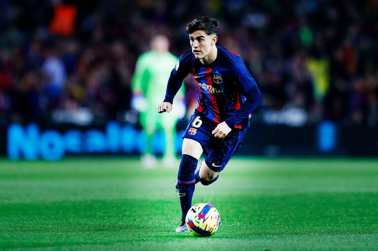 「バルサがメッシ退団後初のリーガ制覇」間近なクラシコの“喜びと憎しみ、一瞬のリスペクト”を撮った「18歳ガビが倒れたレアルDFを…」(12)