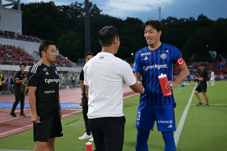 昌子源、黒田剛監督（2024年9月8日ルヴァンカップ準陣決勝・新潟戦）©FCMZ