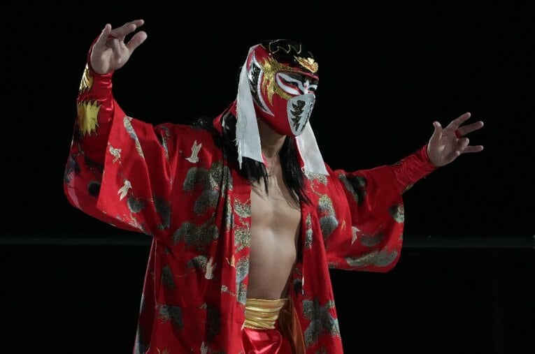 令和に誕生したハヤブサ。その動きは江崎英治のハヤブサにそっくりだ。5月7日、富士通スタジアム川崎 ／ photograph by Essei Hara