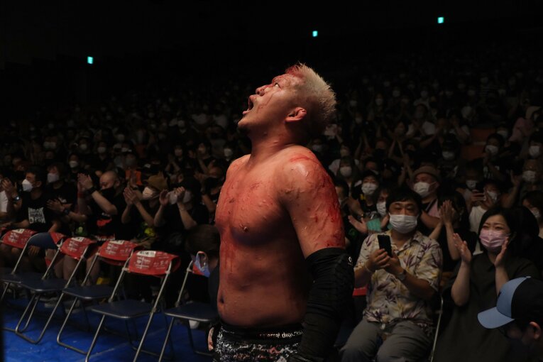 「デスマッチ・イズ・マイライフ」妻の急死を乗り越えた“クレイジー・キッド”竹田誠志の決意「蛍光灯やカミソリで傷つけ…でもそれが生きがい」(30)