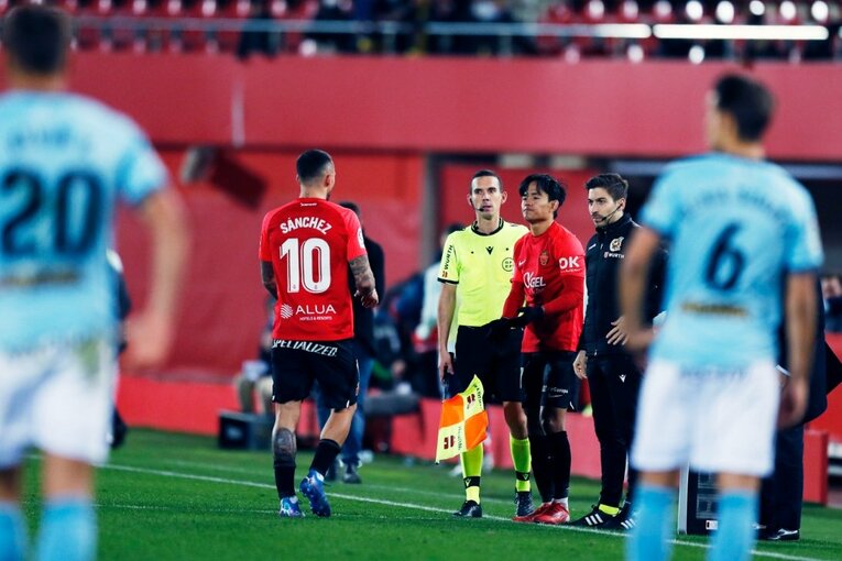 久保建英はなぜ“前節決勝点”なのに途中出場、ボールが回ってこなかったか… “試合展開と悪天候の不運”とは〈撮影者の視点〉(26)