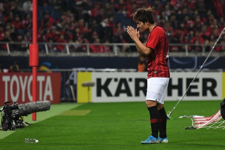 2019年のACL決勝。アル・ヒラルに敗れ、ゴール裏のサポーターに詫びる関根貴大