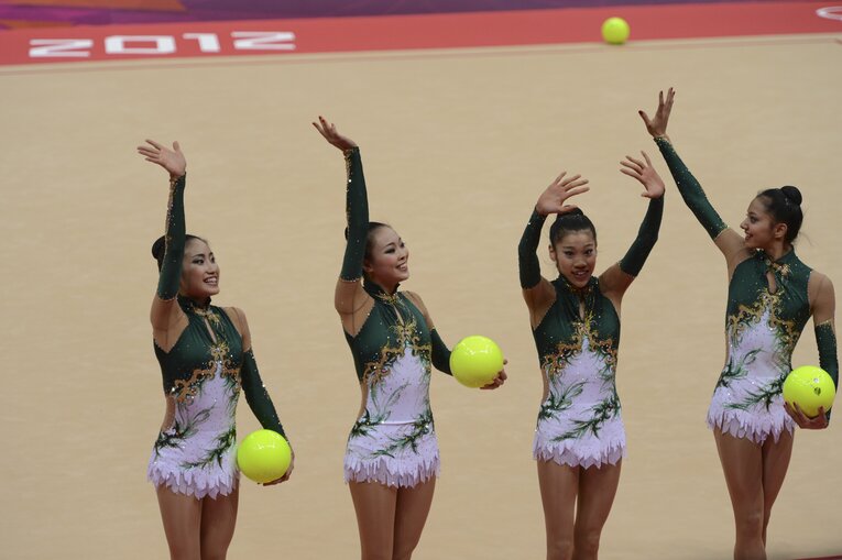 ロンドン五輪での新体操日本代表チームの演技　©︎JMPA