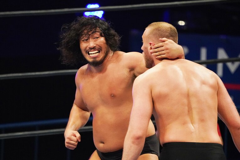 ゲイブリエル・キッドに立ち向かう辻陽太　©Essei Hara