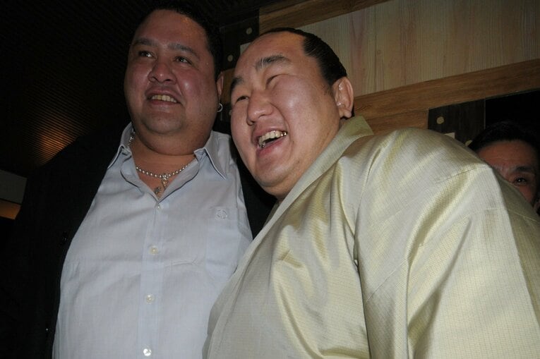 曙と笑顔の2ショット　©BUNGEISHUNJU