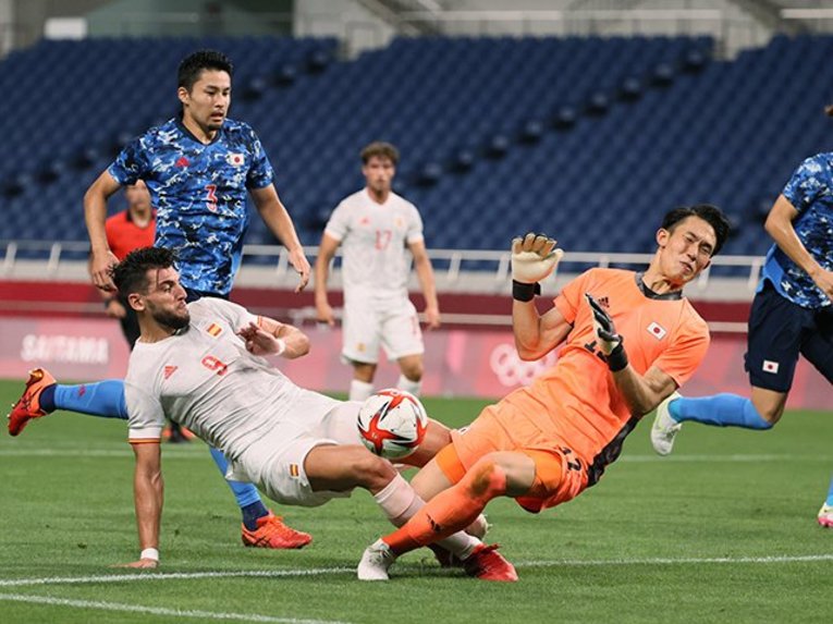 スペイン戦でもファインセーブを見せた谷晃生 ／ photograph by JIJI PRESS