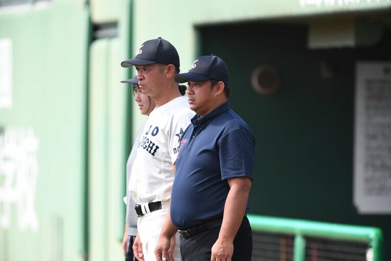 山口県鴻城の田村監督と田中部長　©Kota Inoue