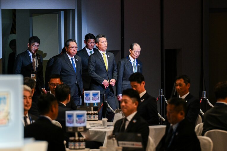 入場するソフトバンク陣営　©Nanae Suzuki