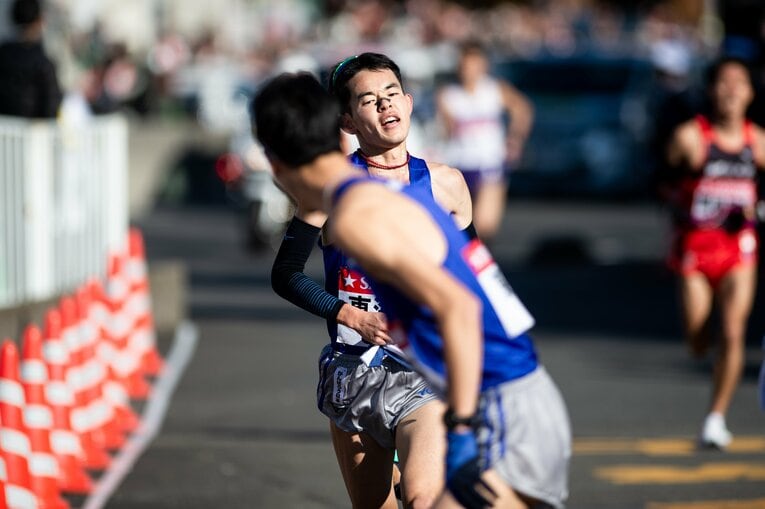 4年・湯澤がエース区間の2区で順位を一つ上げる力走を見せた　©Yuki Suenaga