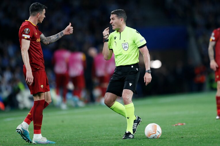 久保建英がELで味わった「先発落ち→敗退」での怒り・悲しみを撮った「タケ！と不調ソシエダサポが期待したが…」〈代表合流前にゴール〉(33)