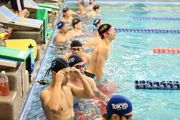 東大水泳部の練習風景　©Keiji Ishikawa